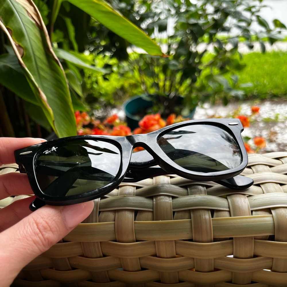 Ray-Ban - Wayfarer Authentic Sunglasses